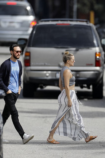 Kate Hudson feet photo thumbnail