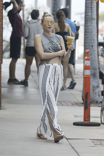 Kate Hudson feet photo thumbnail