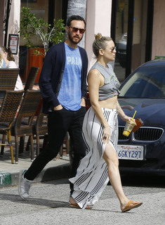 Kate Hudson feet photo thumbnail