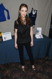 Alyssa Milano feet photo thumbnail