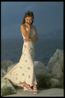 Alyssa Milano feet photo thumbnail