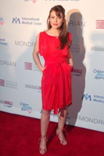 Alyssa Milano feet photo thumbnail