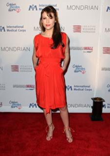 Alyssa Milano feet photo thumbnail