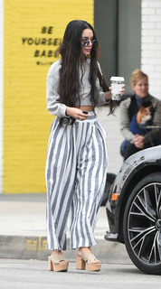 Vanessa Hudgens feet photo thumbnail