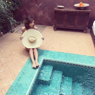 Myleene Klass feet photo thumbnail