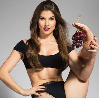 Amanda Cerny feet photo thumbnail
