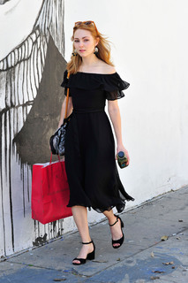 AnnaSophia Robb feet photo thumbnail