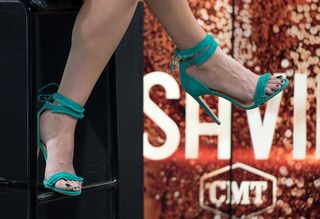 Connie Britton feet photo thumbnail