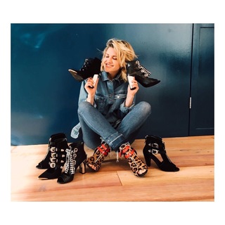 Ashley Roberts feet photo thumbnail