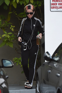Katy Perry feet photo thumbnail