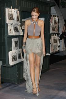 Blake Lively feet photo thumbnail