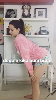Kéfera Buchmann feet photo thumbnail