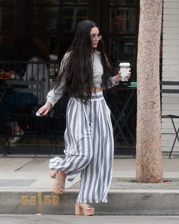Vanessa Hudgens feet photo thumbnail