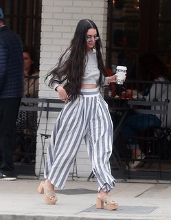 Vanessa Hudgens feet photo thumbnail