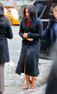 Demi Lovato feet photo thumbnail