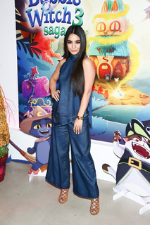 Vanessa Hudgens feet photo thumbnail