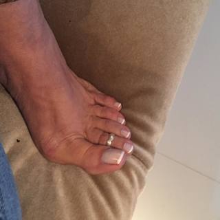 Karin Klemp feet photo thumbnail