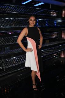 Sonakshi Sinha feet photo thumbnail