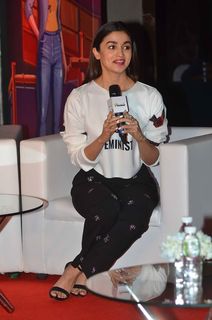 Alia Bhatt feet photo thumbnail
