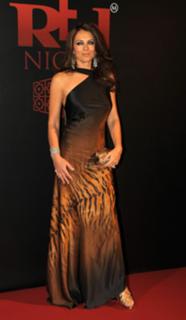 Elizabeth Hurley feet photo thumbnail