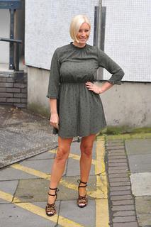 Denise Van Outen feet photo thumbnail