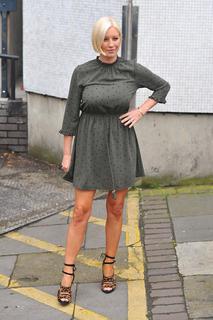 Denise Van Outen feet photo thumbnail