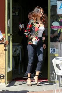Selena Gomez feet photo thumbnail