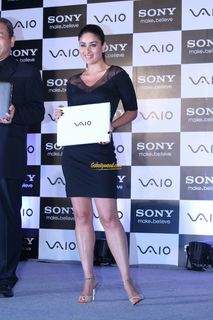 Kareena Kapoor feet photo thumbnail