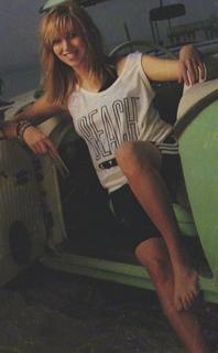Debbie Gibson feet photo thumbnail