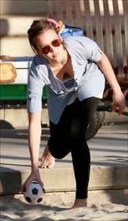 Jessica Alba feet photo thumbnail