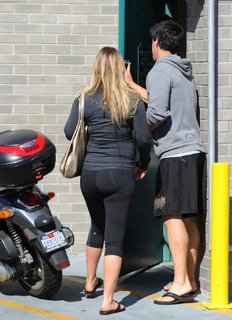 Ali Larter feet photo thumbnail