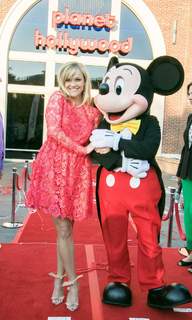 Reese Witherspoon feet photo thumbnail