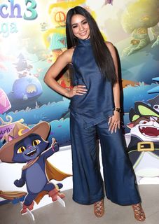 Vanessa Hudgens feet photo thumbnail