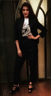 Sonali Bendre feet photo thumbnail