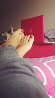 Yoseline Hoffman feet photo thumbnail