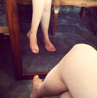 Yoseline Hoffman feet photo thumbnail