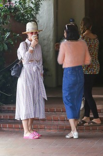Katy Perry feet photo thumbnail