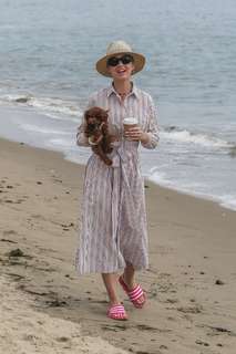 Katy Perry feet photo thumbnail