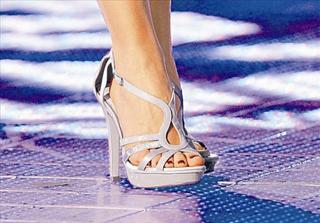 Katarzyna Cichopek feet photo thumbnail