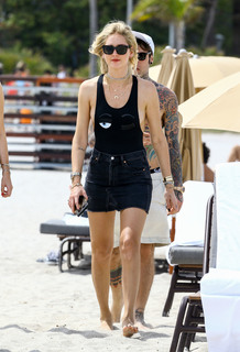 Chiara Ferragni feet photo thumbnail