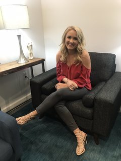 Emily Osment feet photo thumbnail