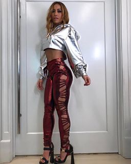 Sabrina Sato feet photo thumbnail