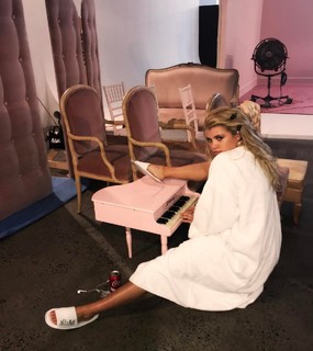 Sofia Richie feet photo thumbnail
