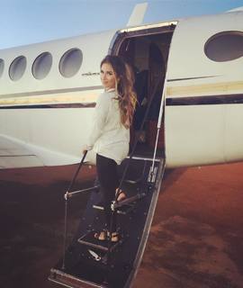 Jessie James Decker feet photo thumbnail