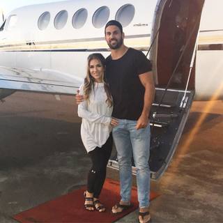 Jessie James Decker feet photo thumbnail