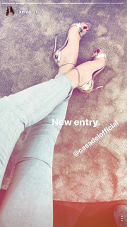 Xenia Tchoumitcheva feet photo thumbnail