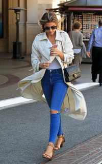 Kara Del Toro feet photo thumbnail