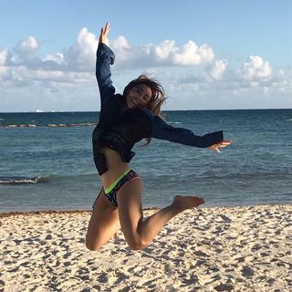 Claudia Lizaldi feet photo thumbnail