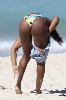 Kelly Rowland feet photo thumbnail
