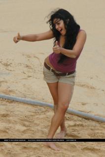 Vanessa Hudgens feet photo thumbnail